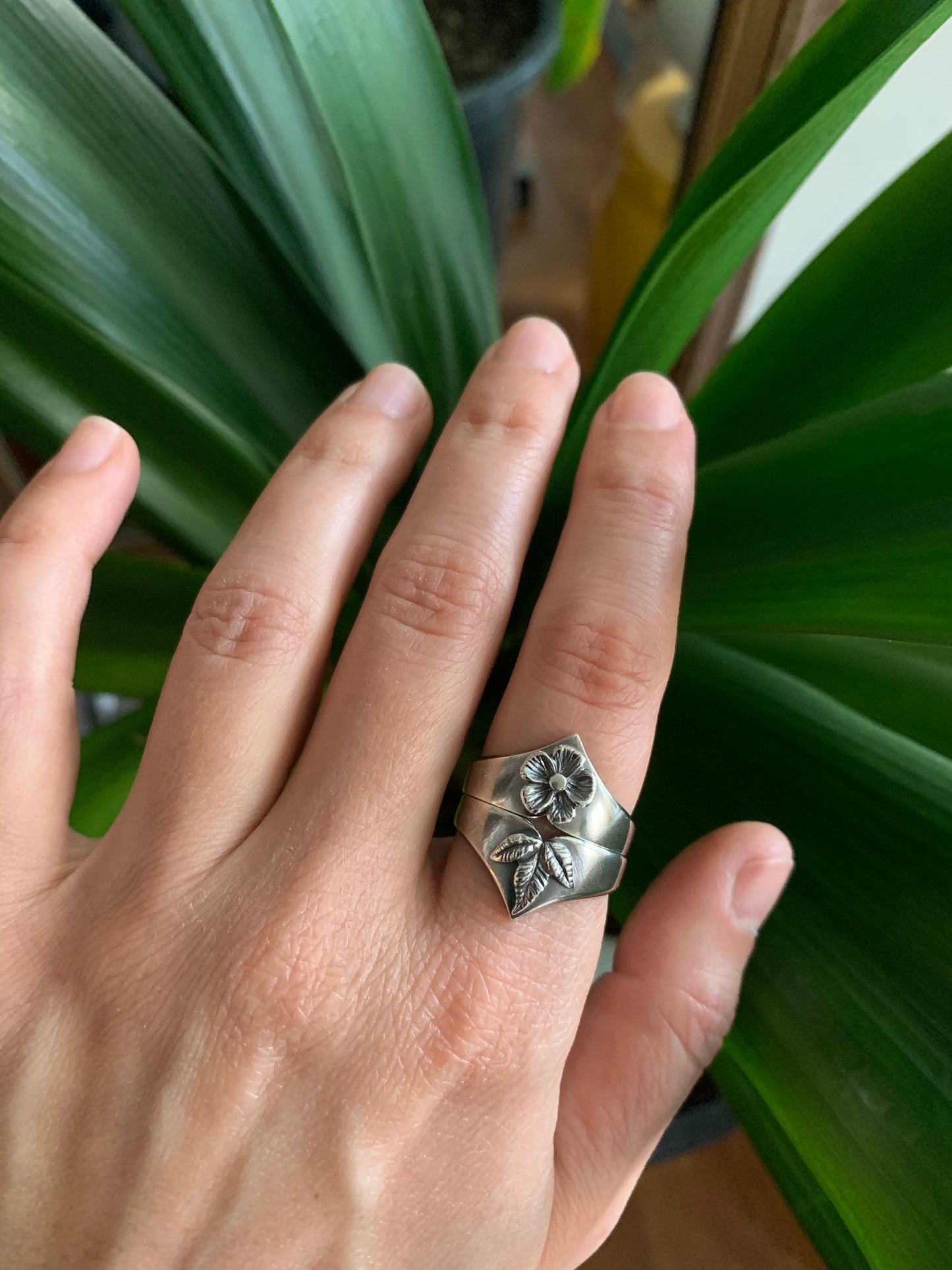 Amulet Leaf Ring